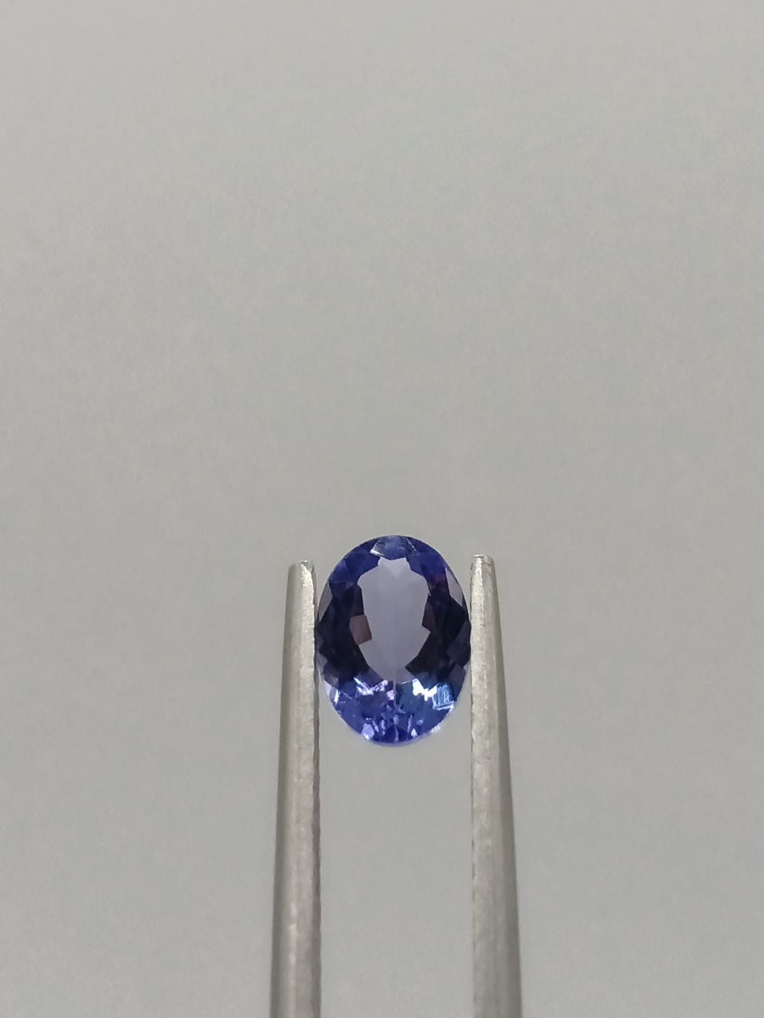 Tanzanita ovalada de 0.83ct