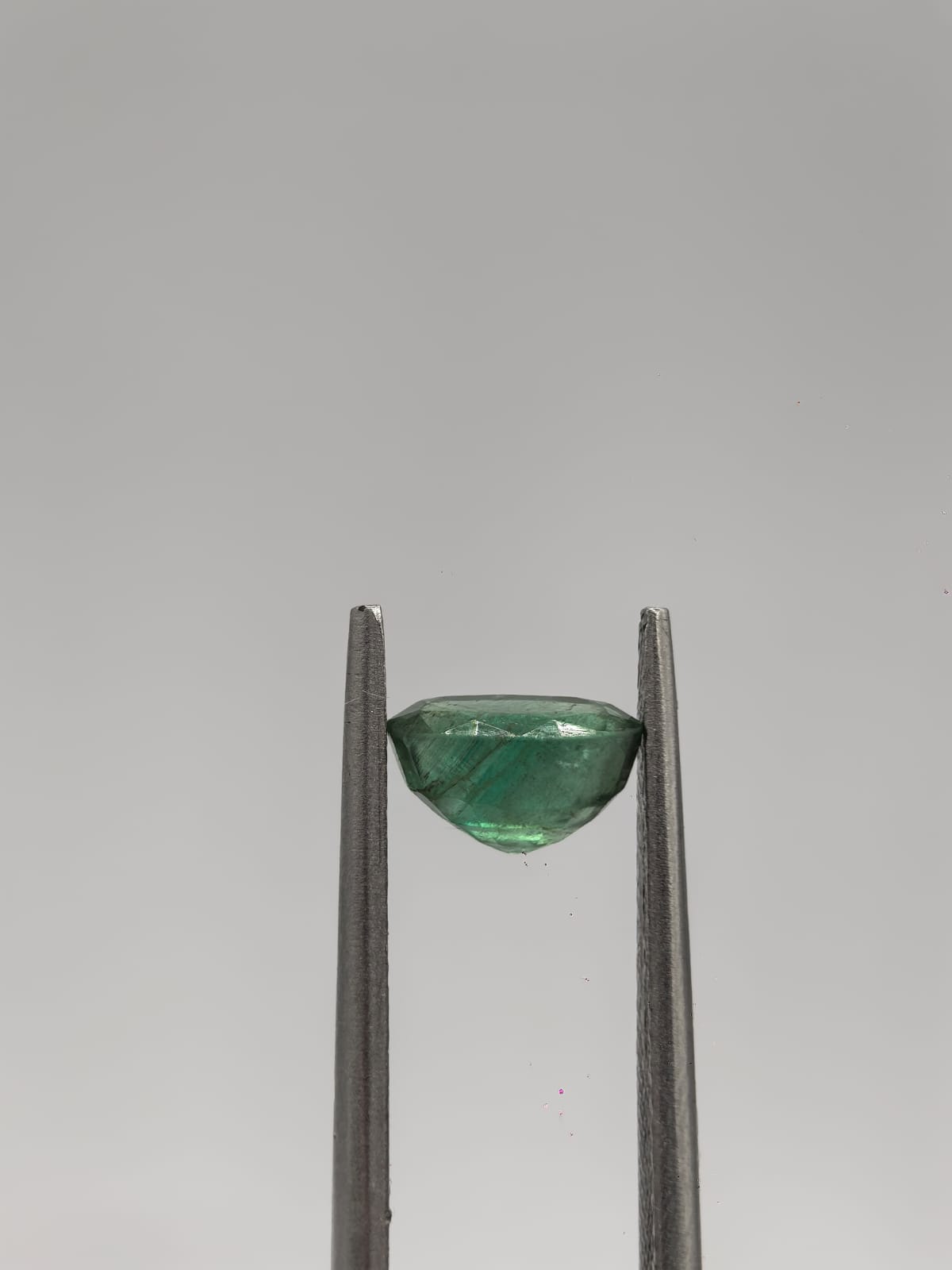 Esmeralda colombiana oval de 0.99ct