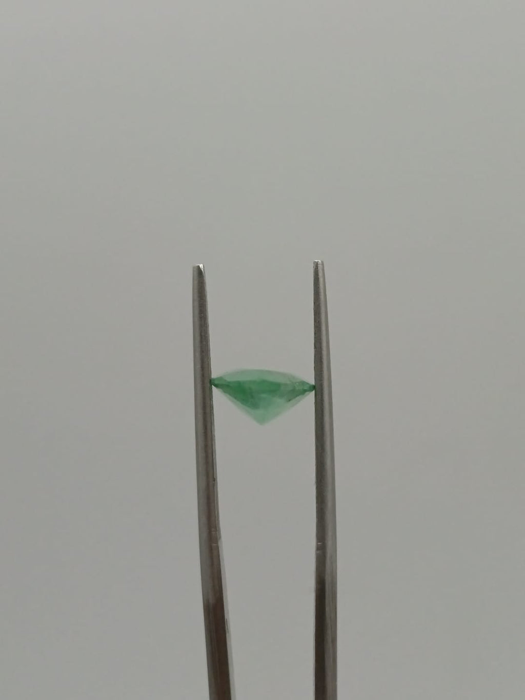 Esmeralda brasileña forma de gota de 2.31ct
