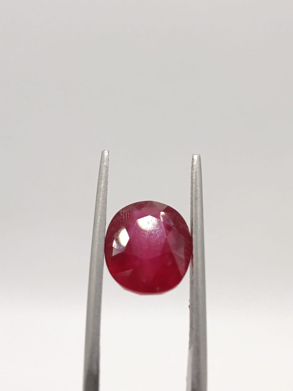 Rubí ovalado de 5.57ct