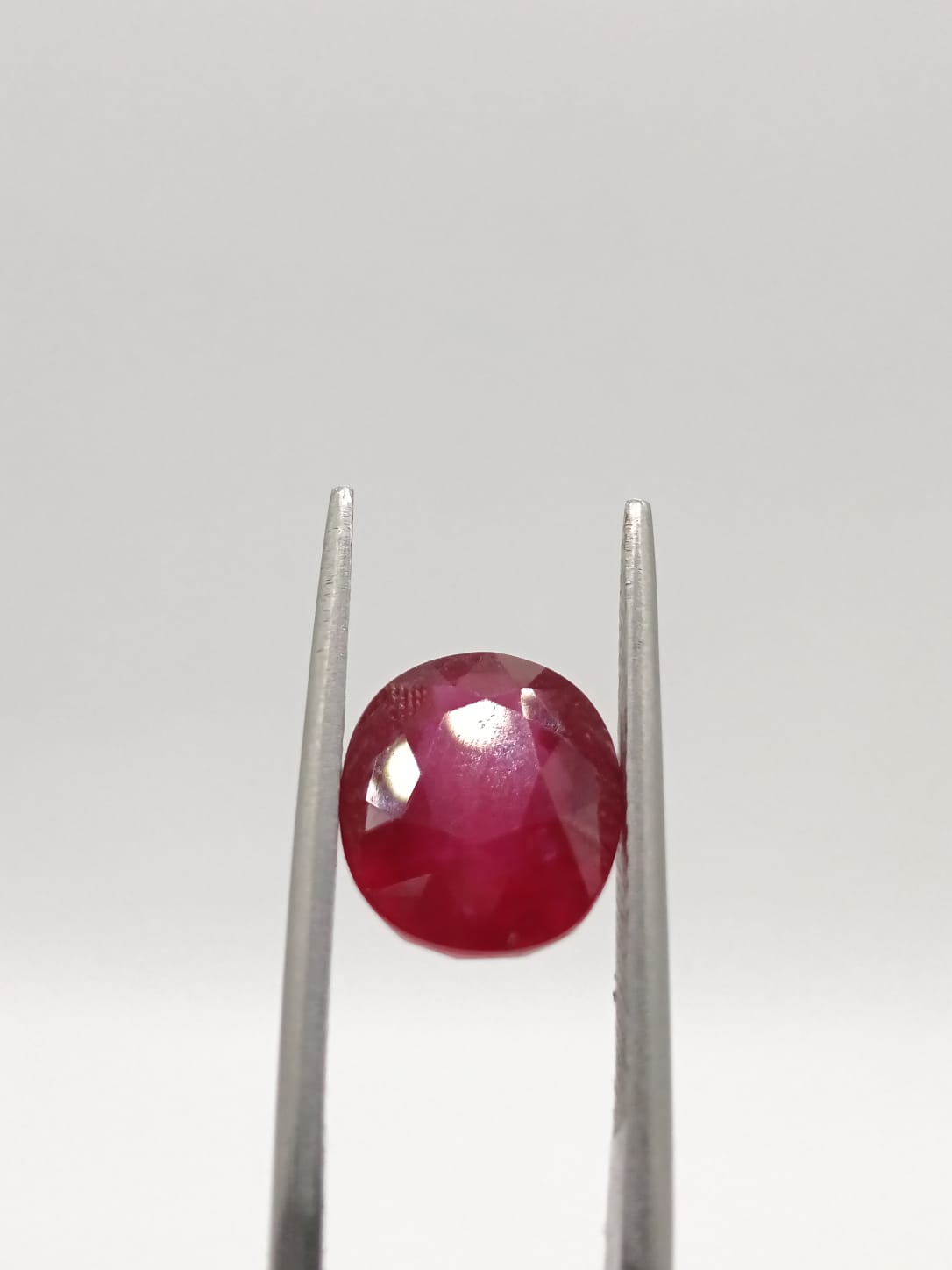 Rubí ovalado de 5.57ct