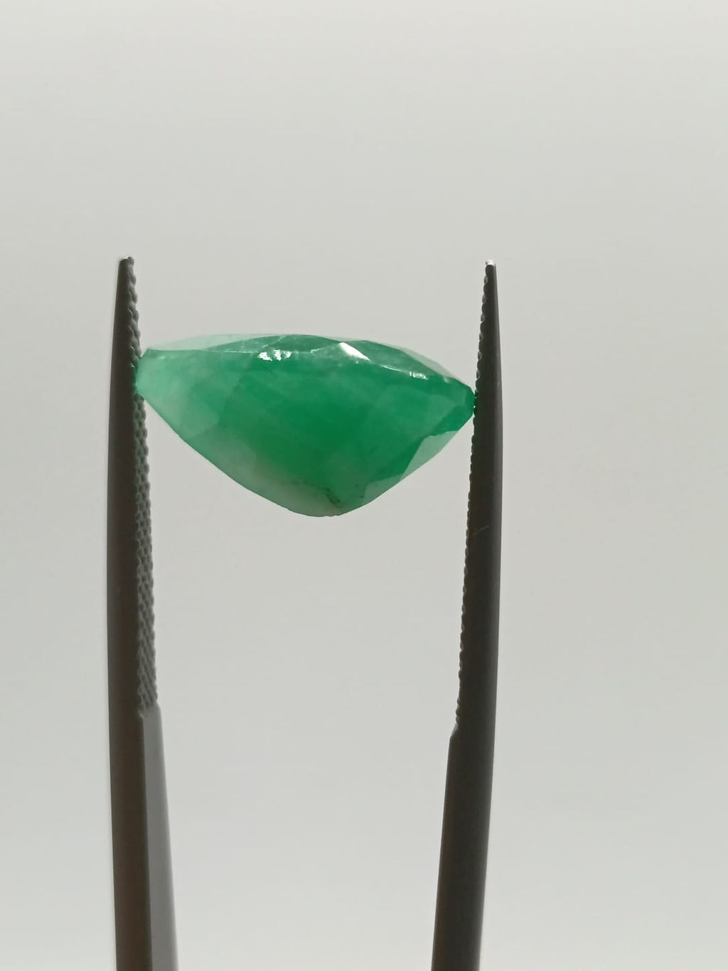 Esmeralda brasileña en forma de gota de 6.08ct
