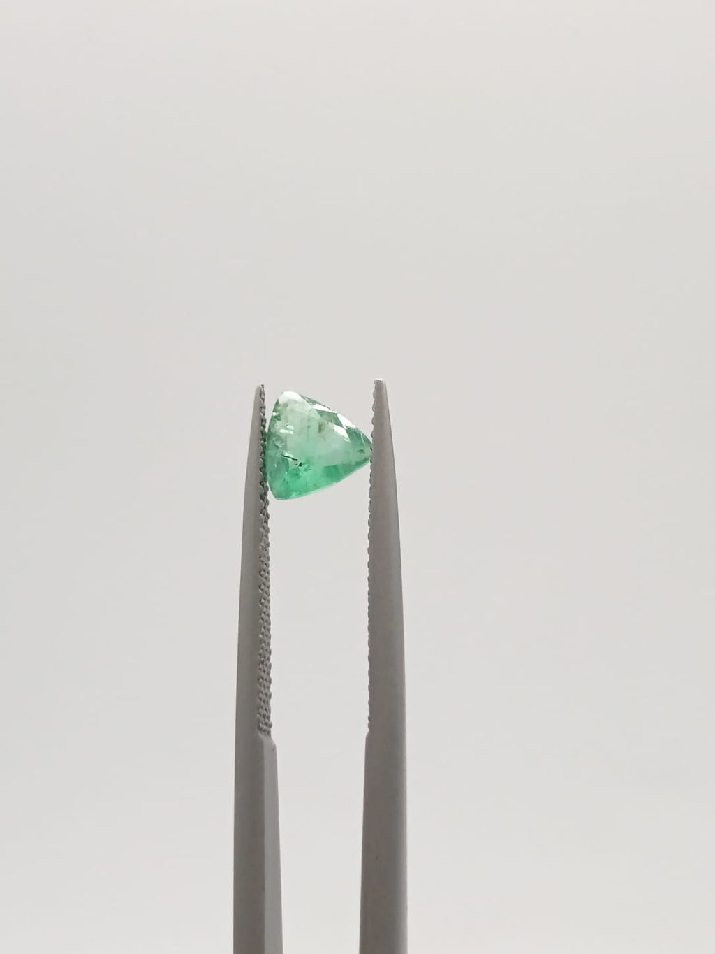 Esmeralda brasileña triangular de 0.69ct