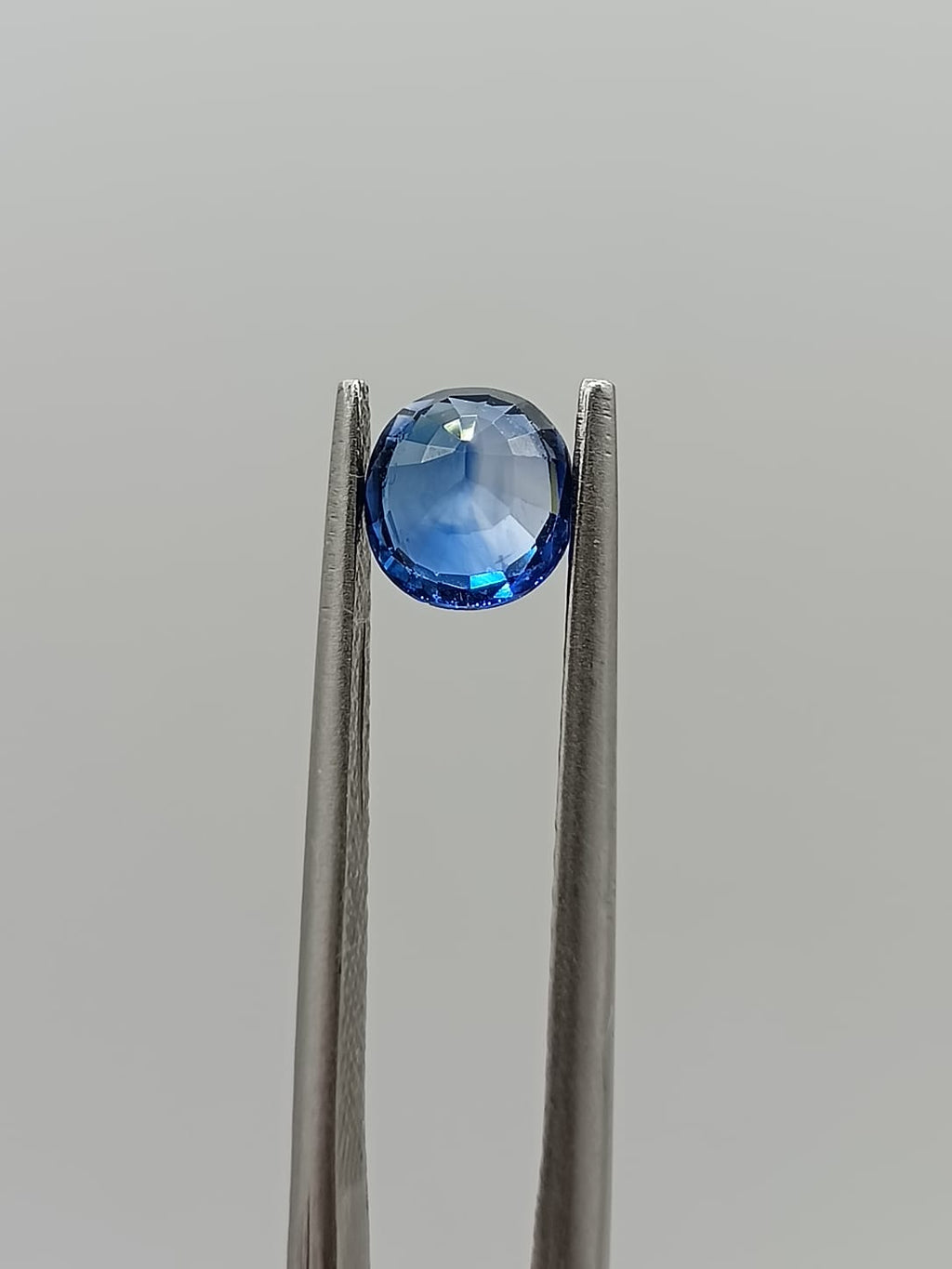 Zafiro ovalado de 1.02ct