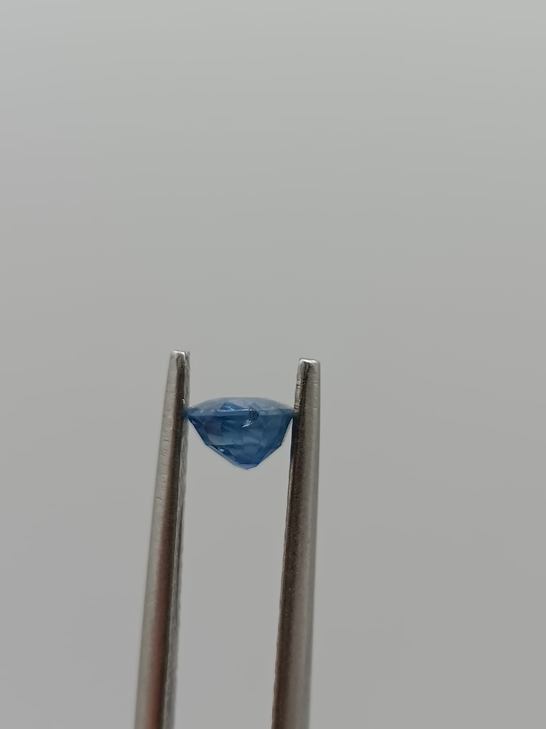 Zafiro ovalado de 0.68ct