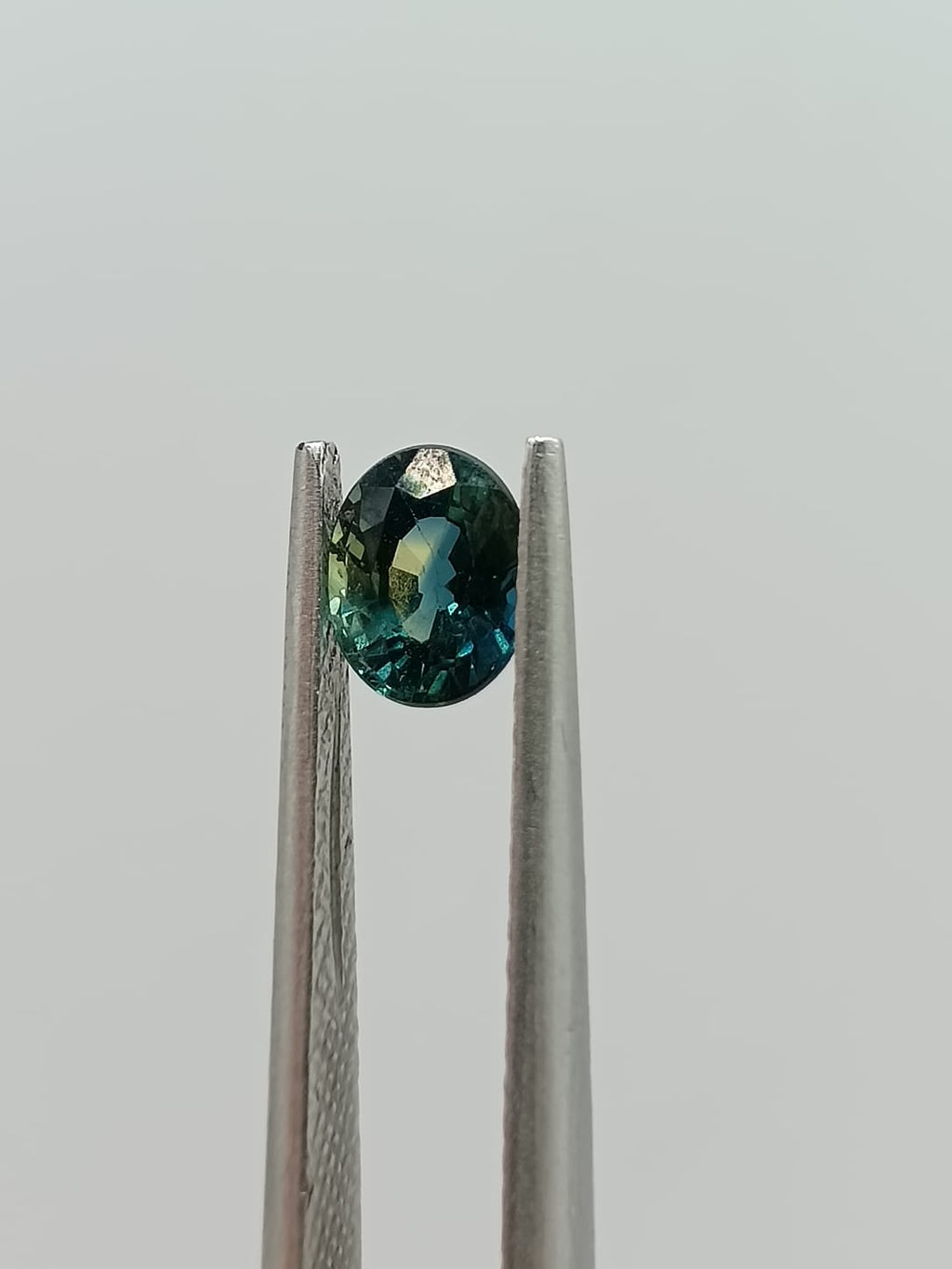Zafiro ovalado de 0.81ct