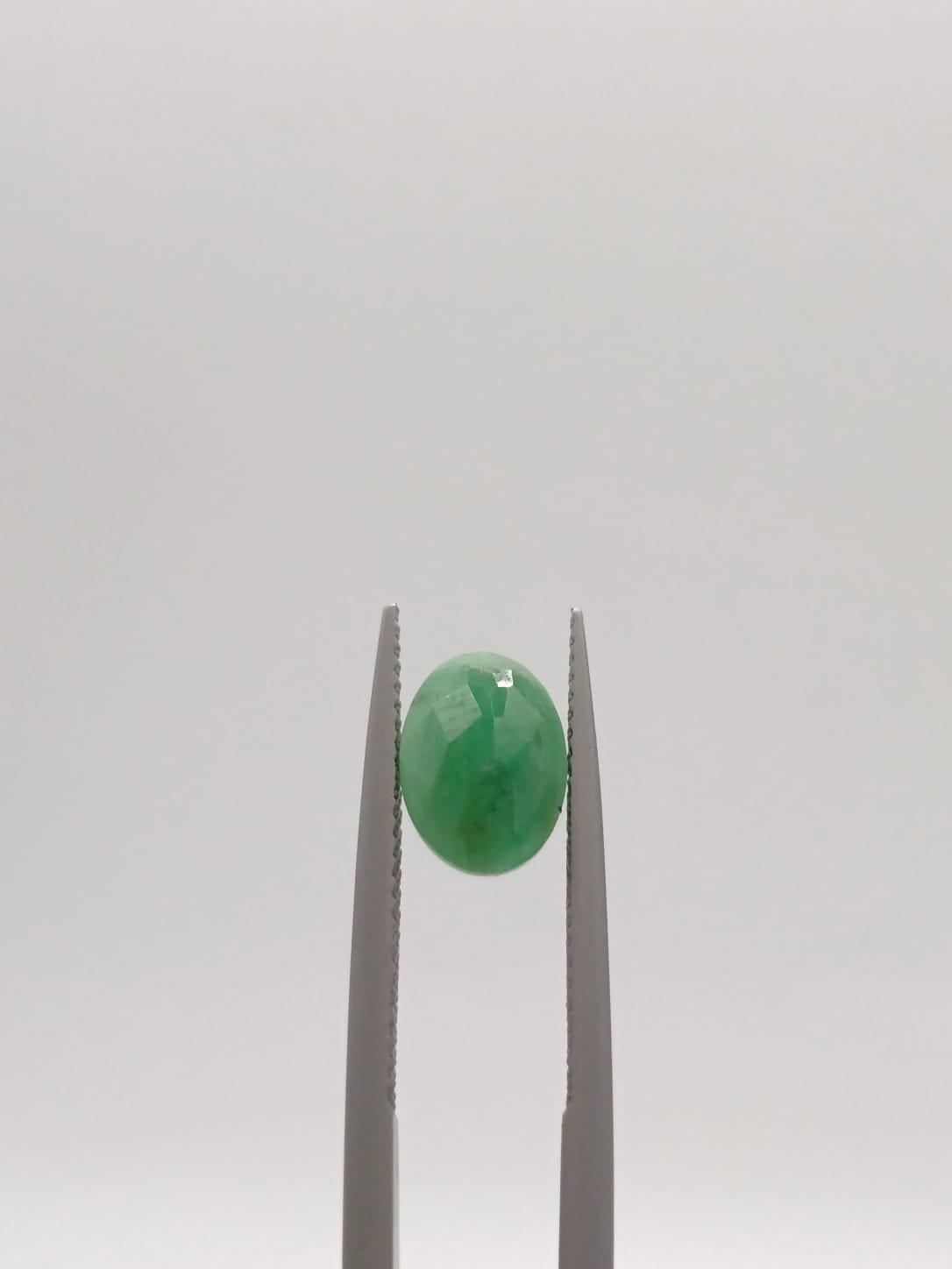 Esmeralda brasileña ovalada de 1.75ct