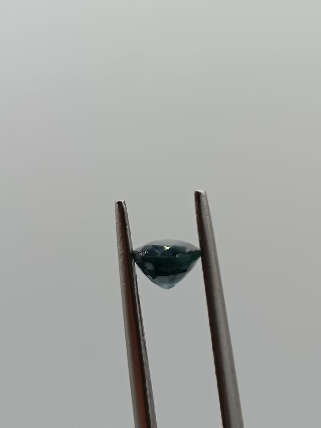 Zafiro ovalado de 0.98ct