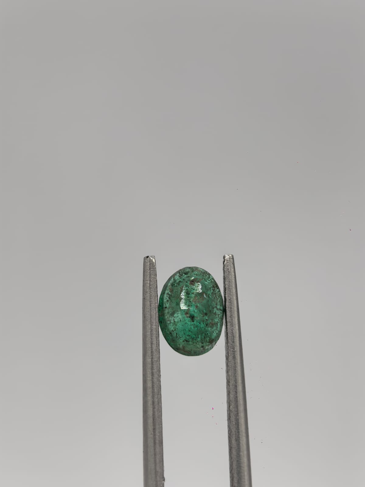 Esmeralda colombiana oval de 0.66ct