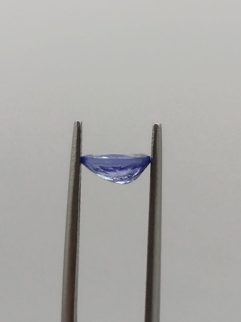 Tanzanita ovalada de 0.83ct