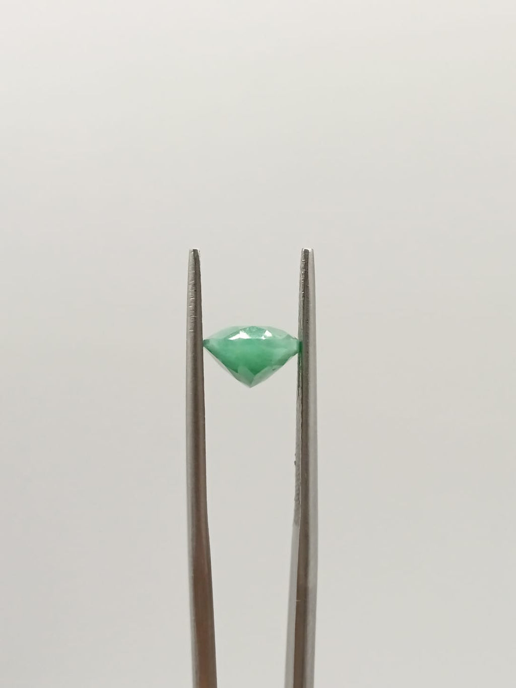 Esmeralda brasileña ovalada de 2.06ct