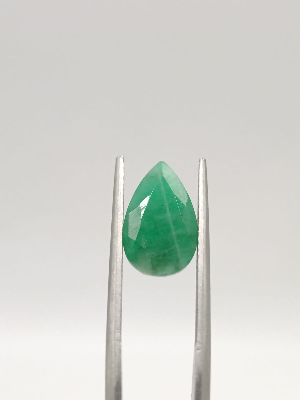 Esmeralda brasileña forma de gota de 2.89ct