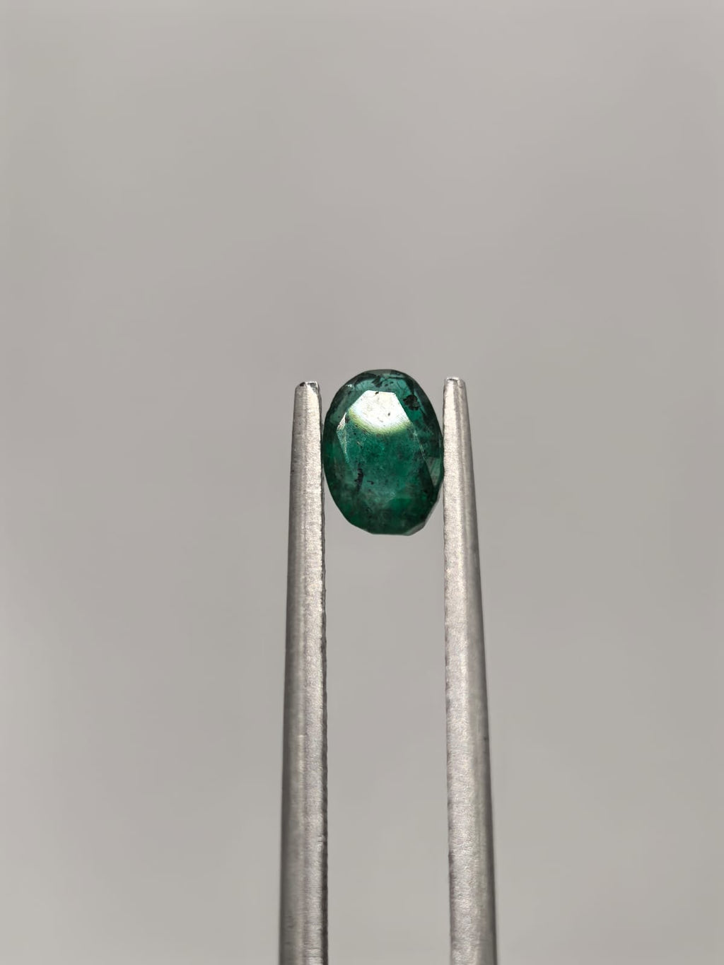 Esmeralda colombiana ovalada de 0.53ct