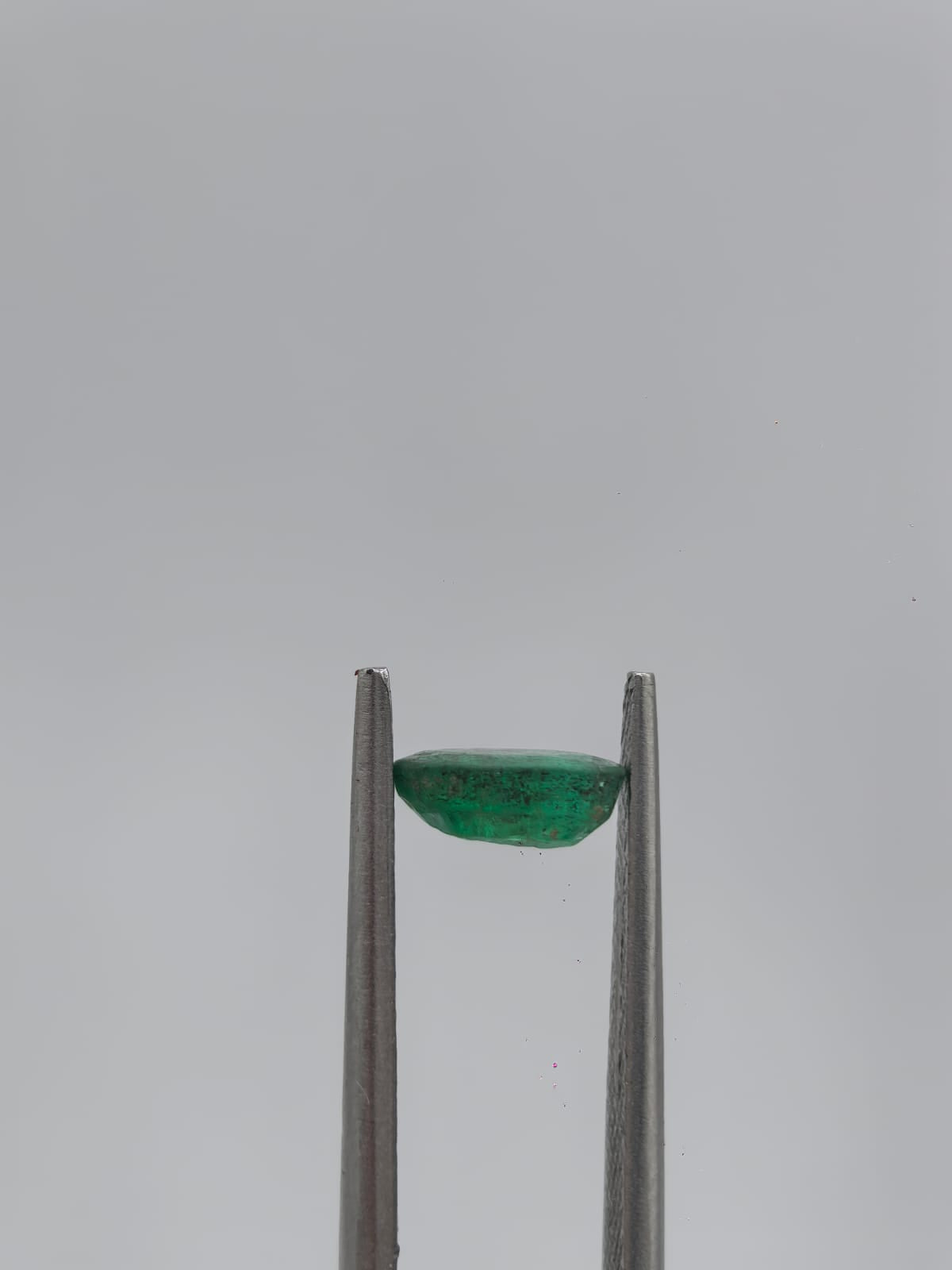 Esmeralda colombiana oval de 0.66ct