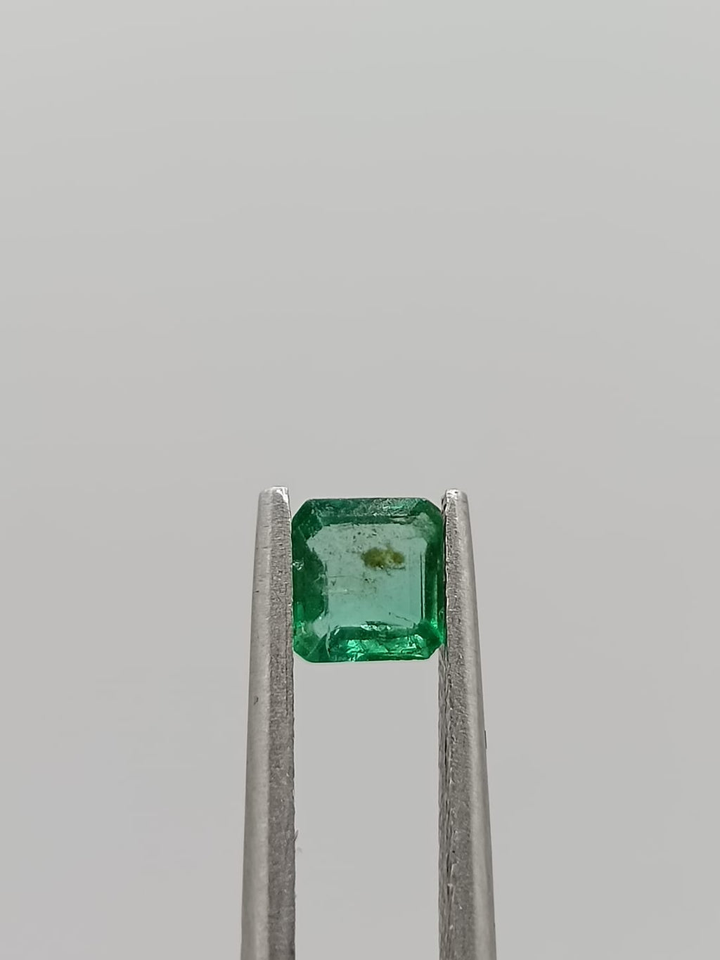 Esmeralda colombiana cuadrada de 0.41ct