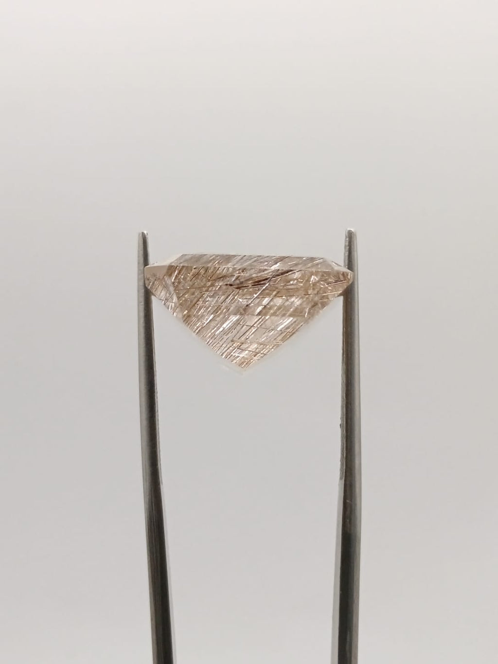 Cuarzo rutilado rectangular de 22.35ct