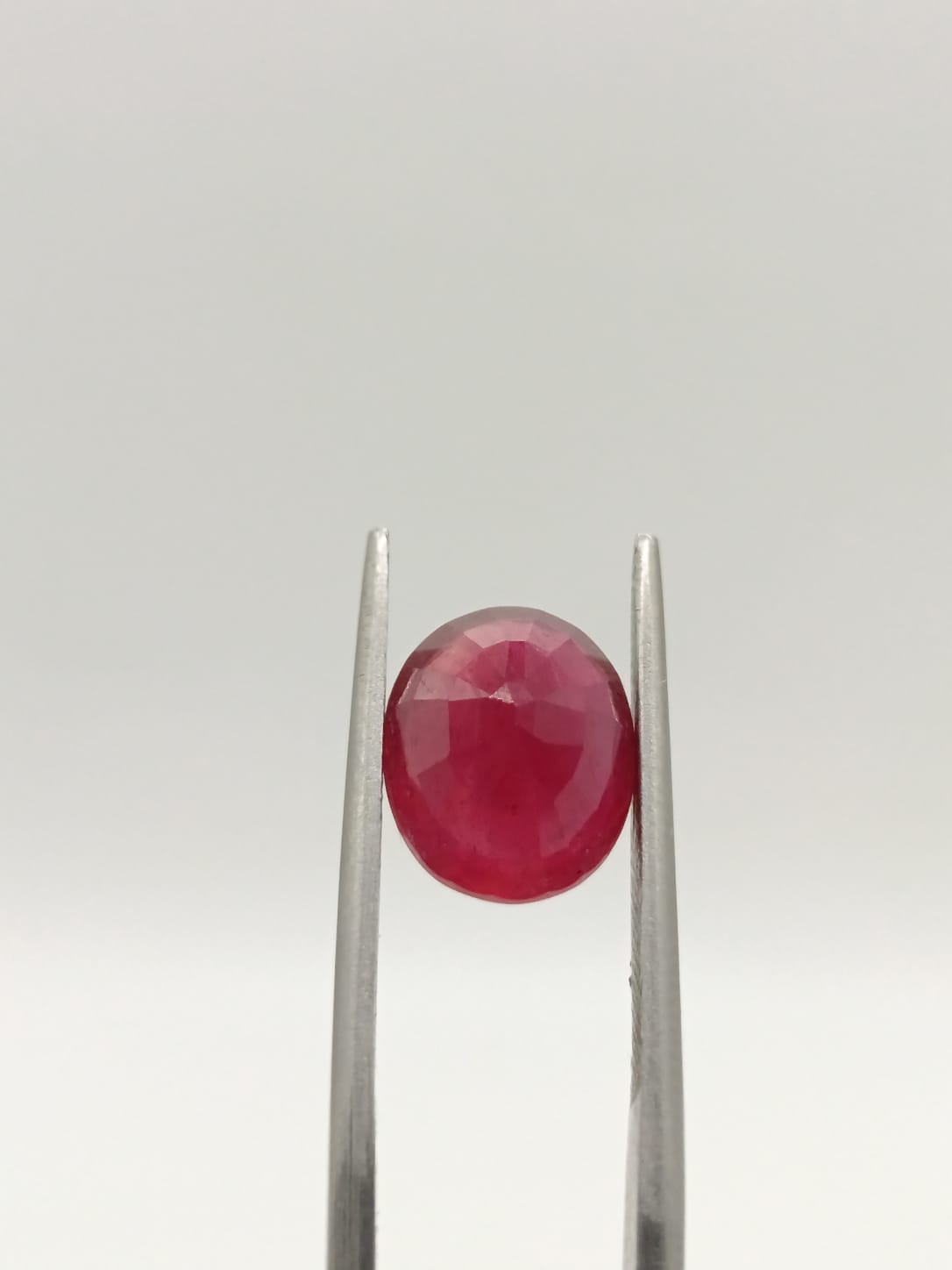 Rubí ovalado de 5.84ct