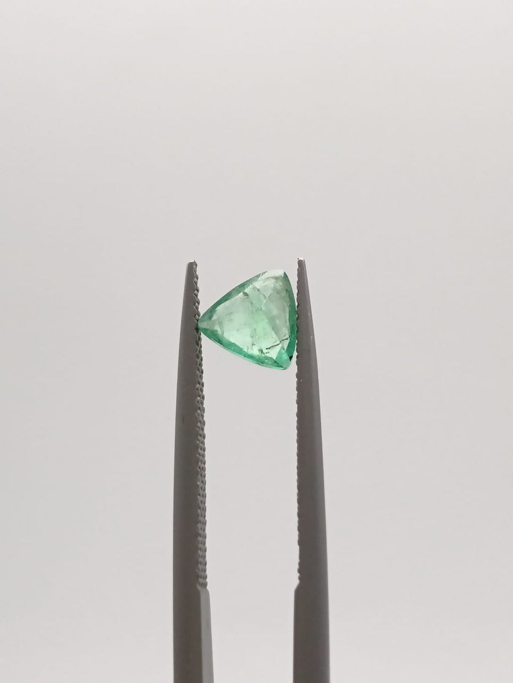 Esmeralda brasileña triangular de 0.69ct