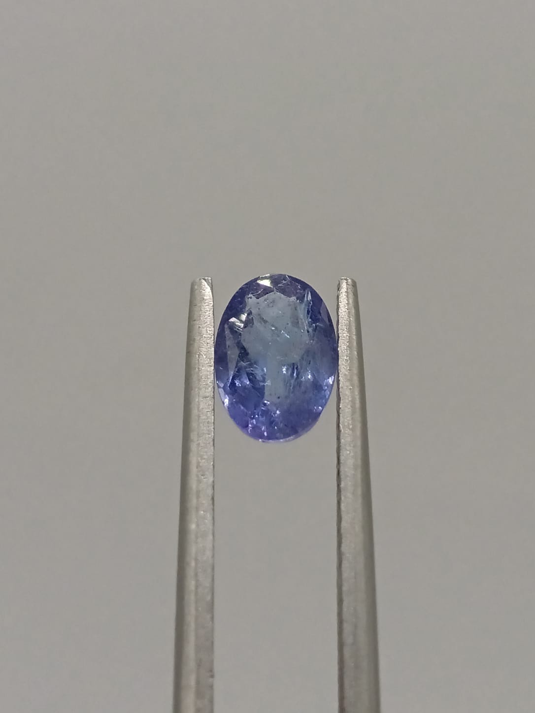 Tanzanita ovalada de 0.77ct