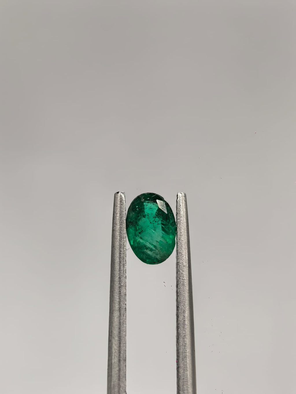 Esmeralda colombiana ovalada de 0.48ct