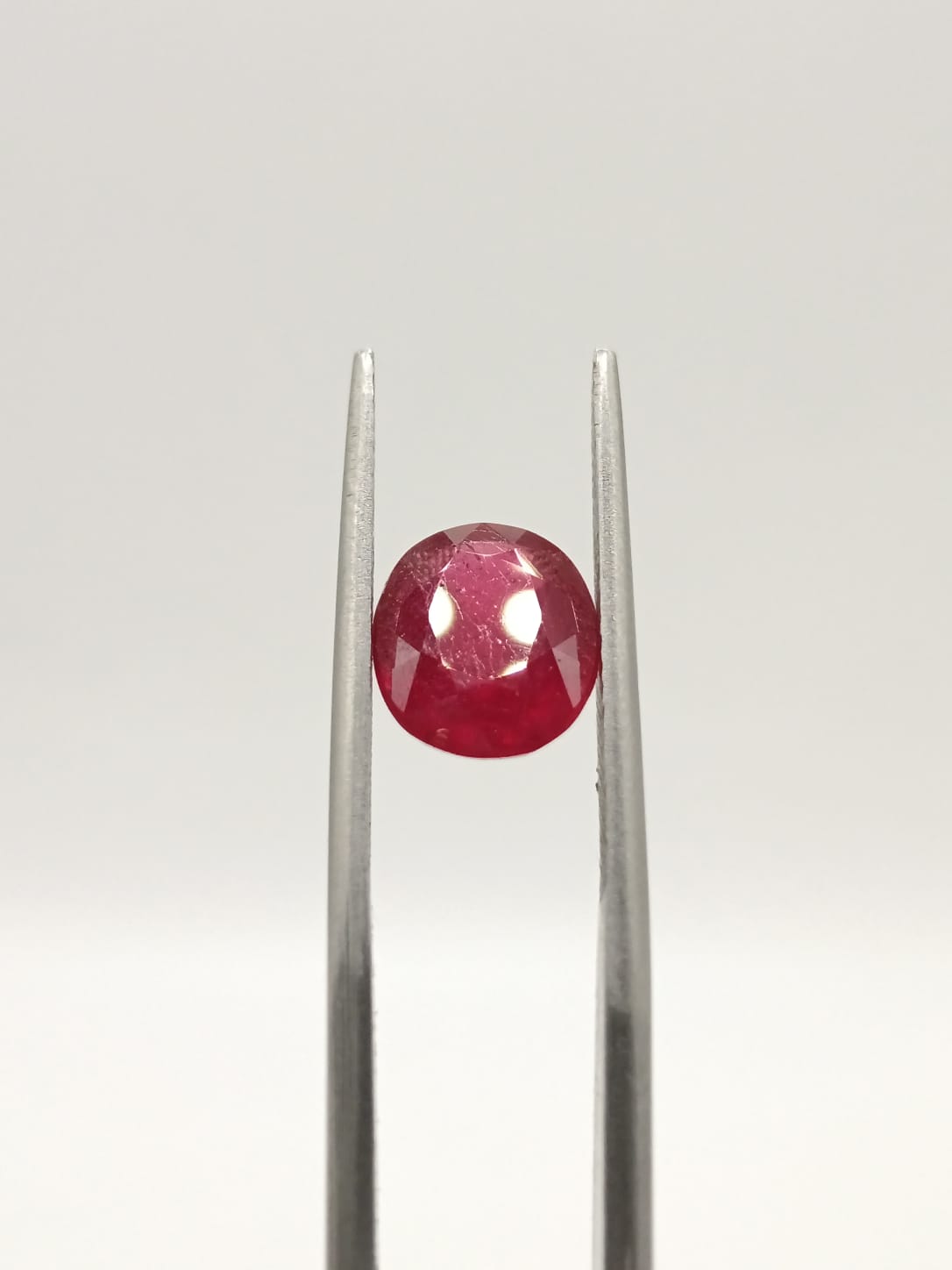 Rubí ovalado de 3.57ct