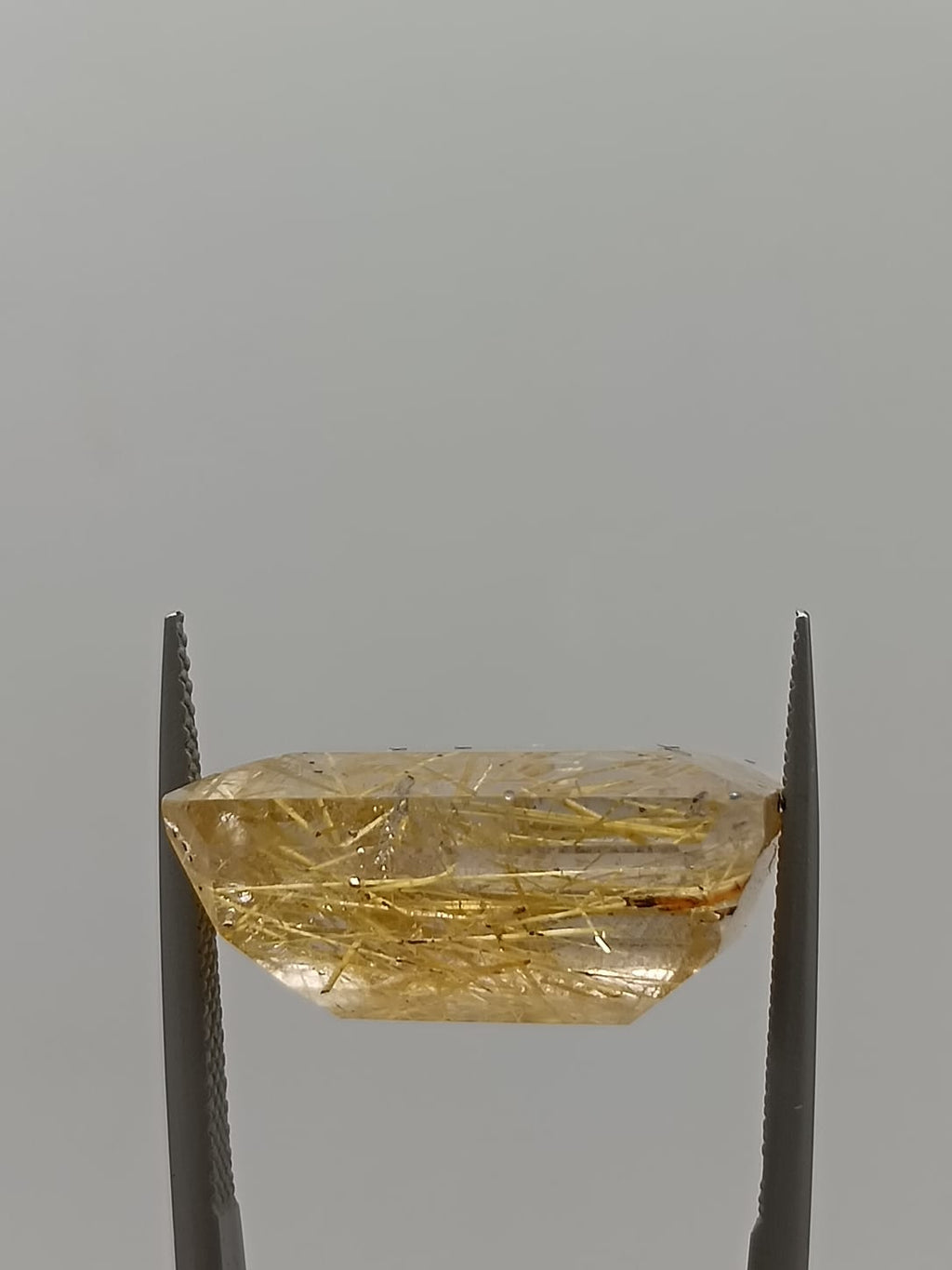 Cuarzo rutilado rectangular de 24.60ct