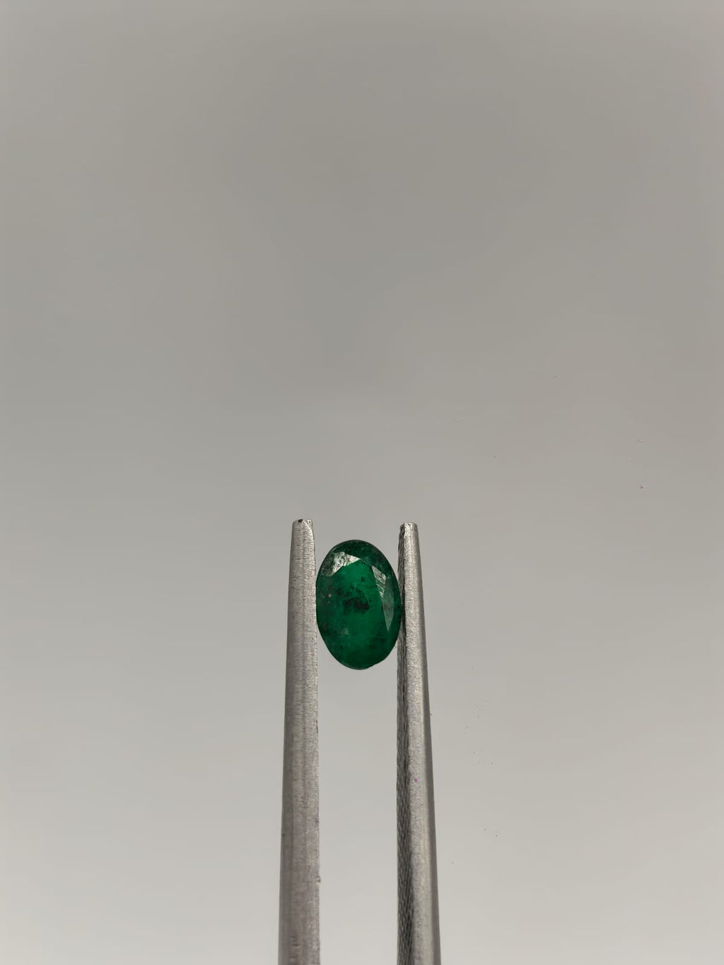 Esmeralda colombiana ovalada de 0.50ct