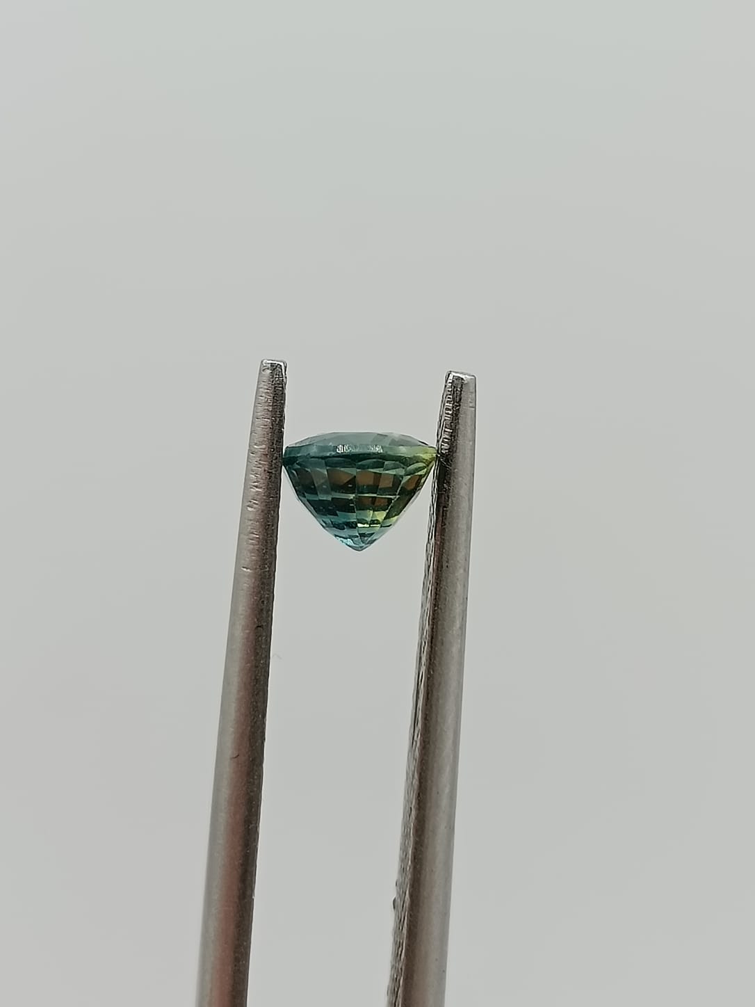 Zafiro ovalado de 0.81ct