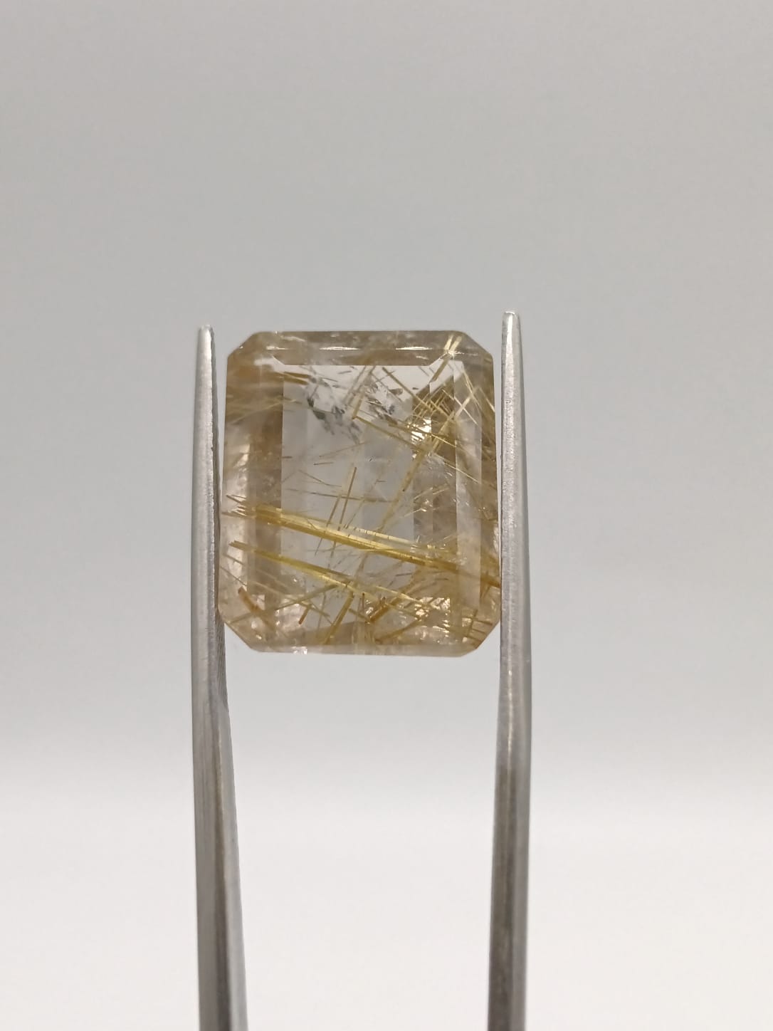 Cuarzo rutilado rectangular de 16.60ct