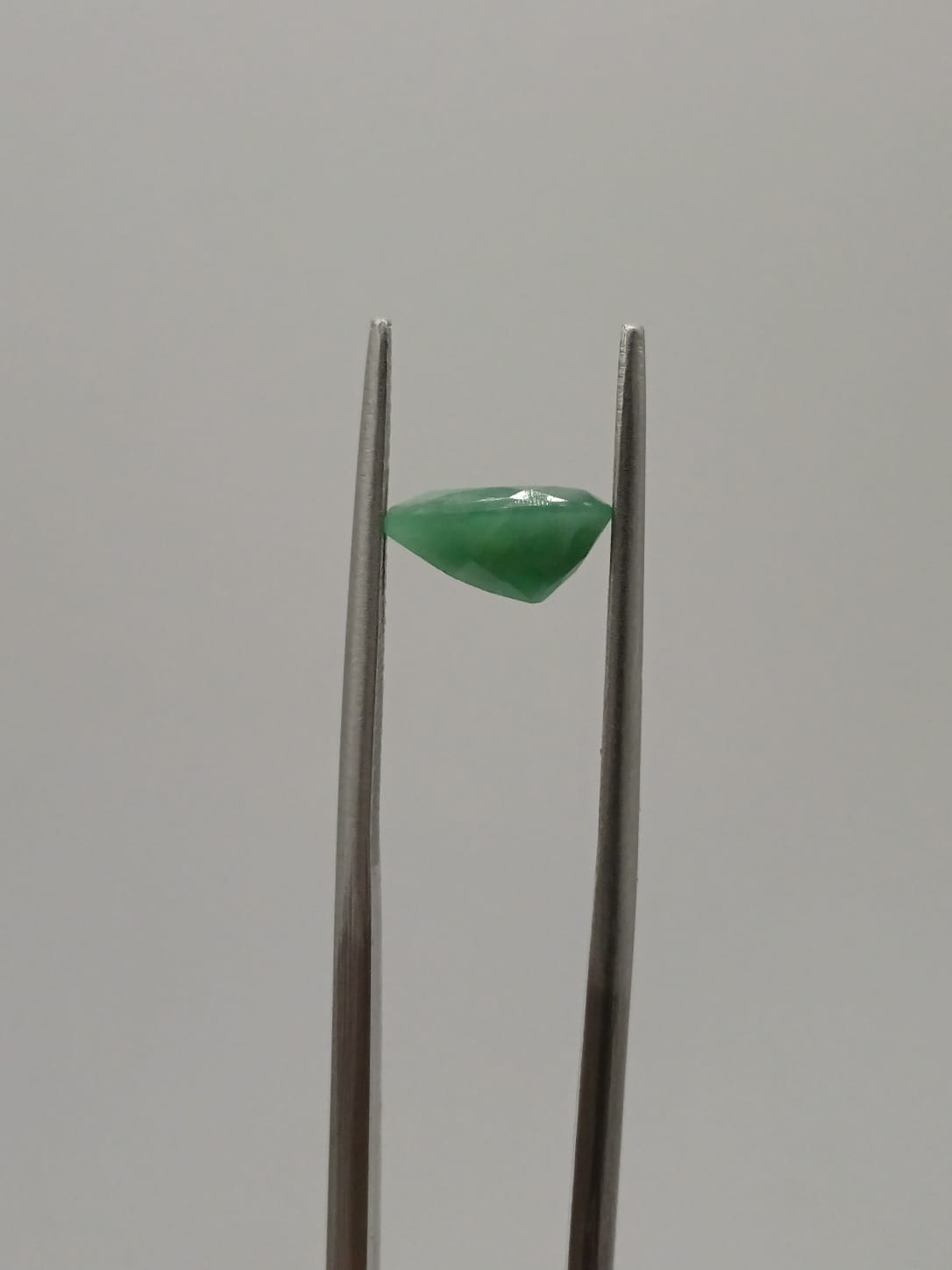Esmeralda brasileña forma de gota 1.16ct
