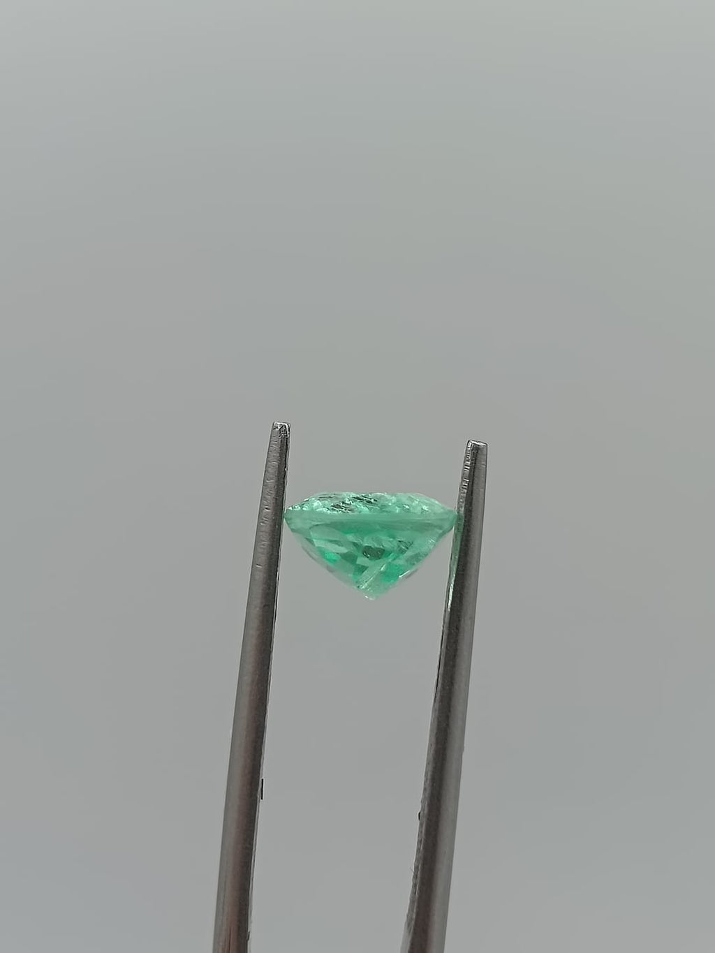 Esmeralda colombiana ovalada de 2.04ct