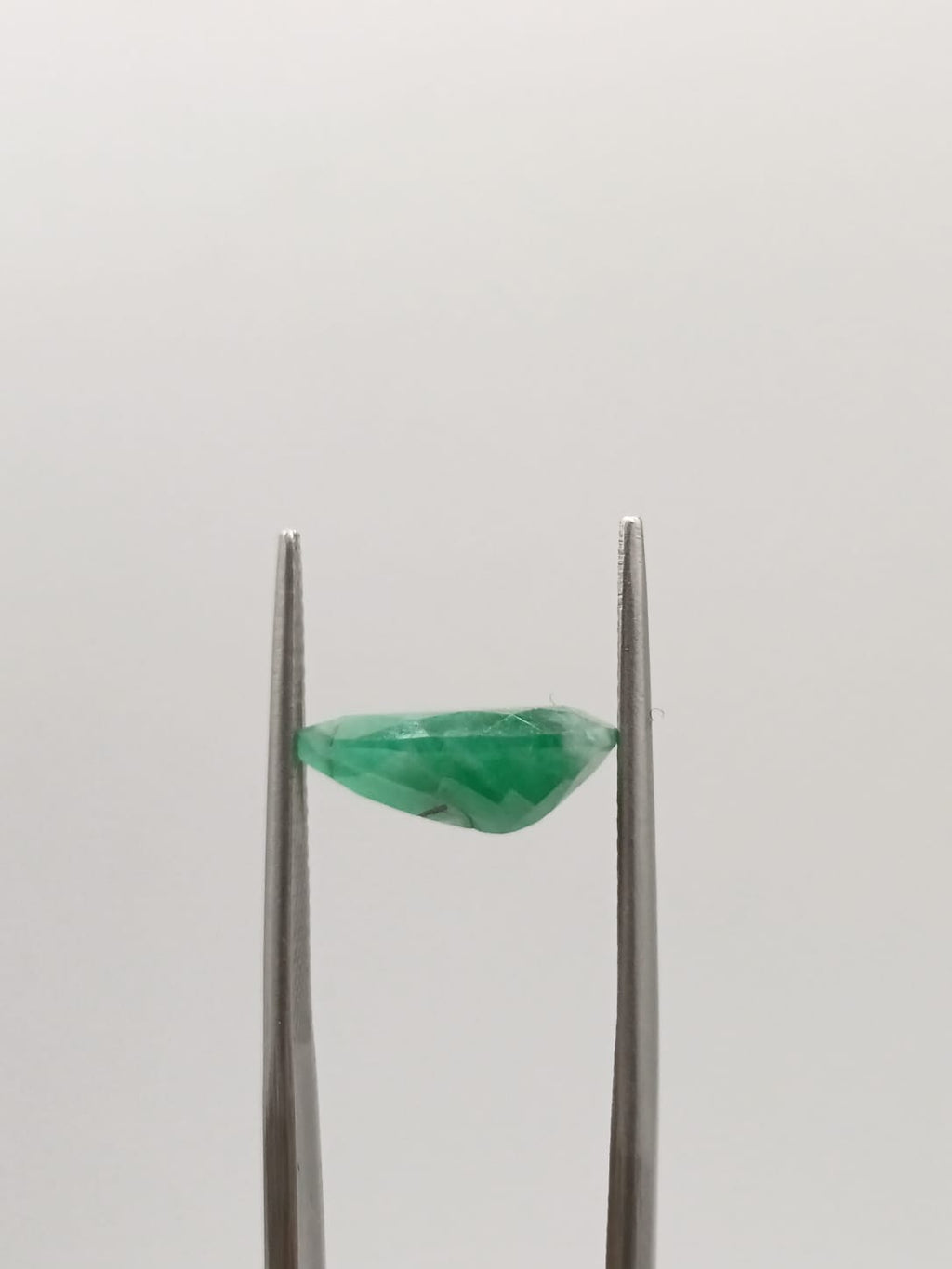 Esmeralda brasileña forma de gota de 2.89ct