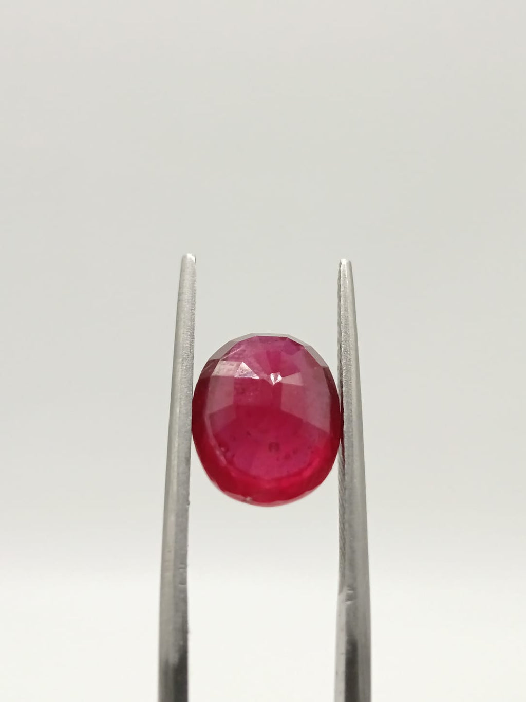 Rubí ovalado de 5.57ct