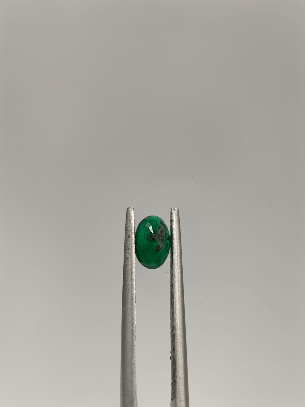 Esmeralda colombiana ovalada de 0.50ct