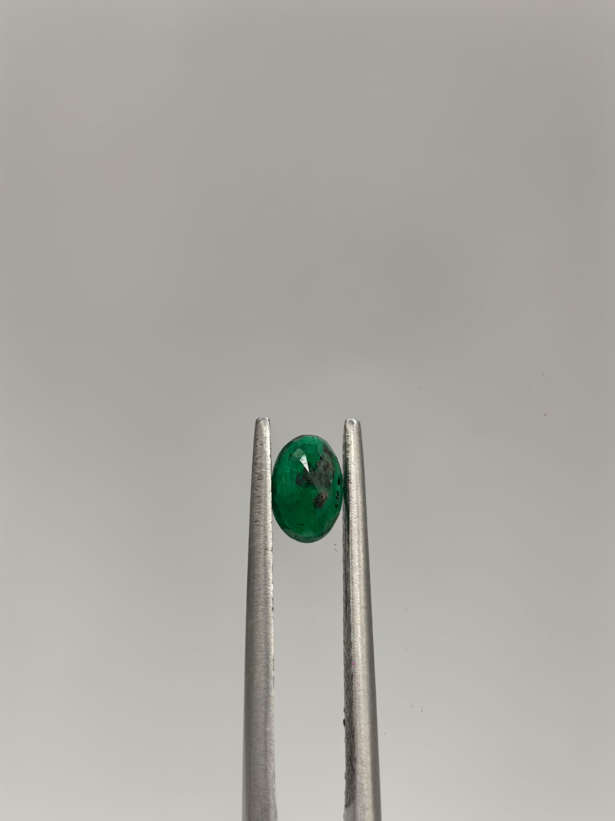 Esmeralda colombiana ovalada de 0.50ct
