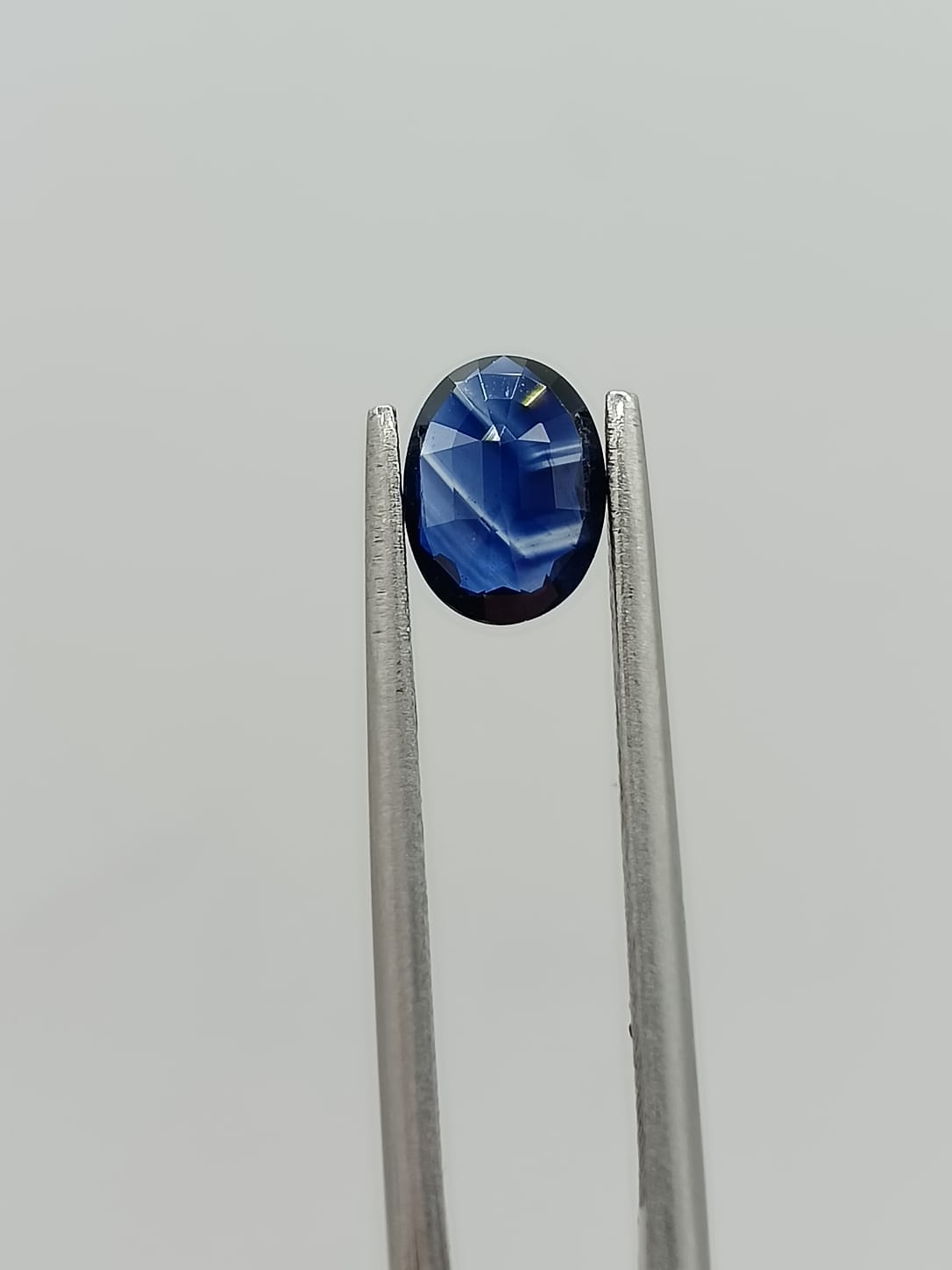 Zafiro ovalado de 0.81ct