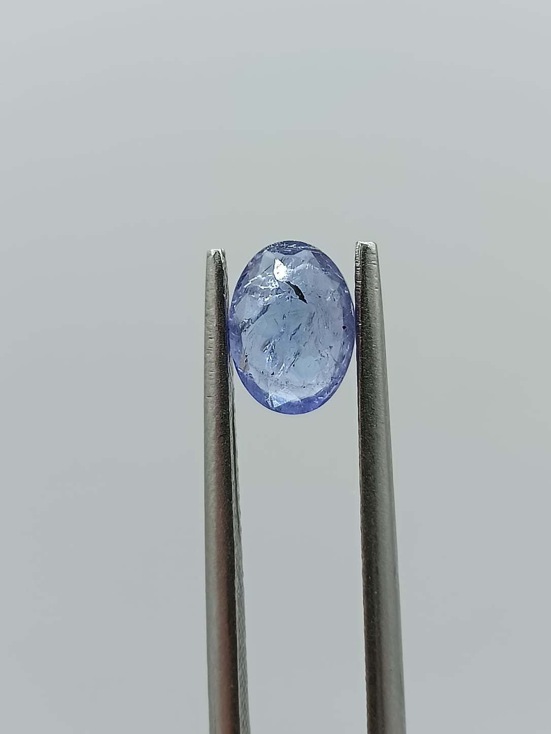Tanzanita ovalada de 0.81ct
