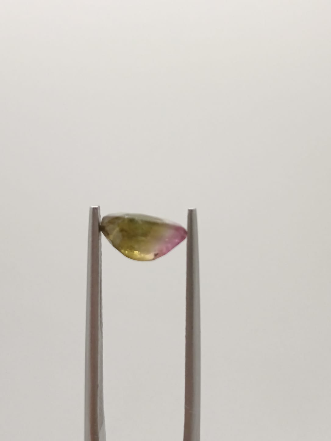 Turmalina sandia ovalada de 1.14ct