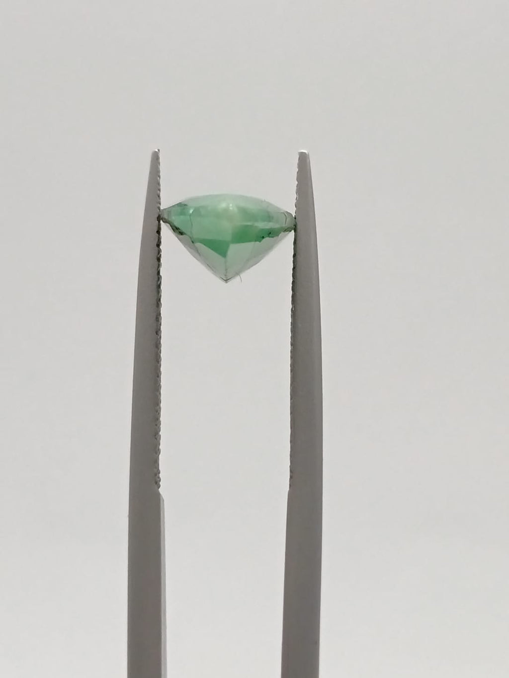 Esmeralda brasileña en forma de gota de 3.35ct