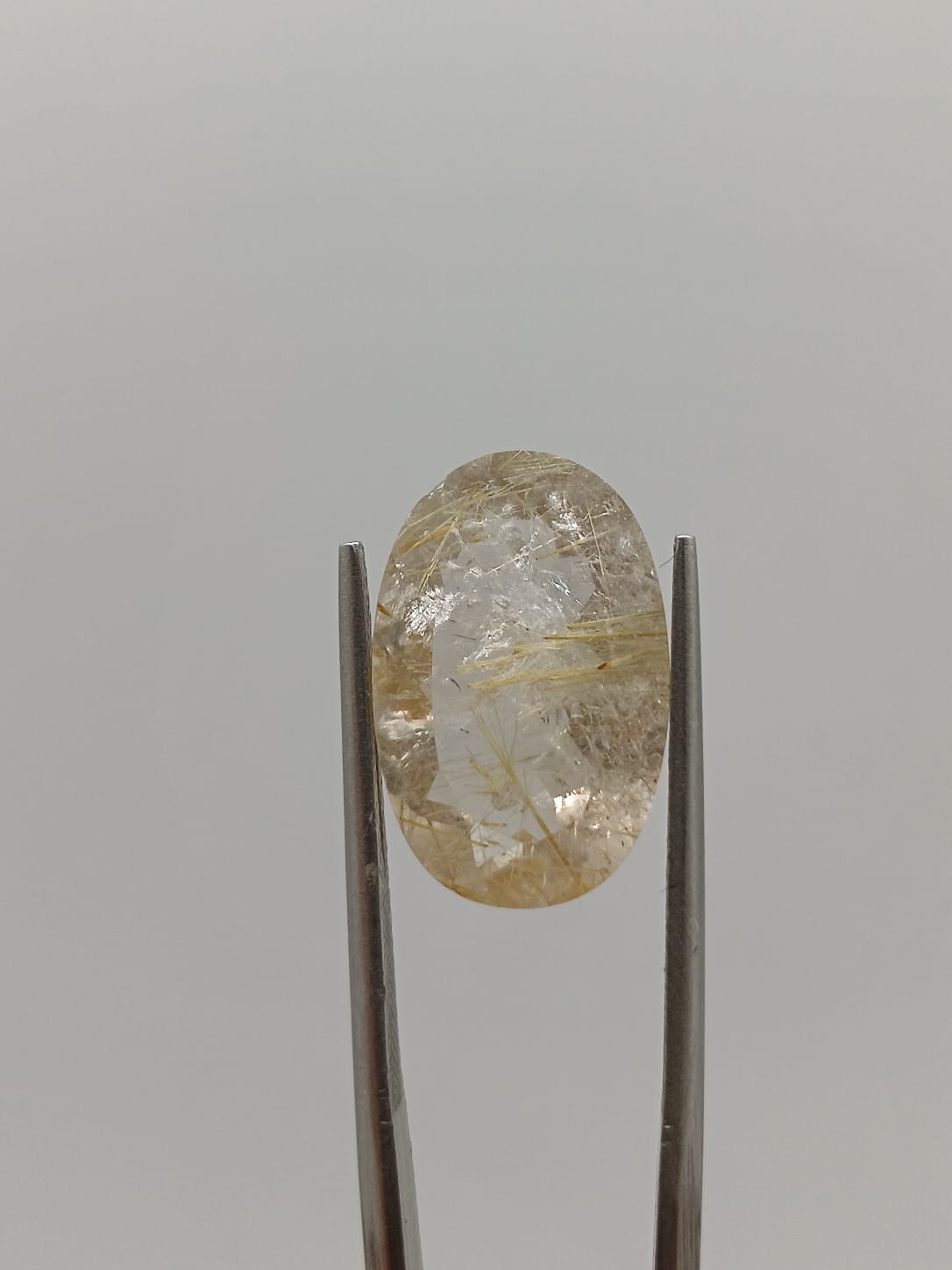 Cuarzo rutilado ovalado de 7.86ct