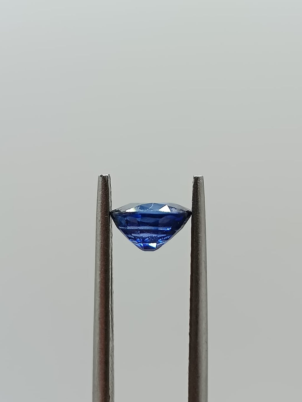 Zafiro ovalado de 1.02ct