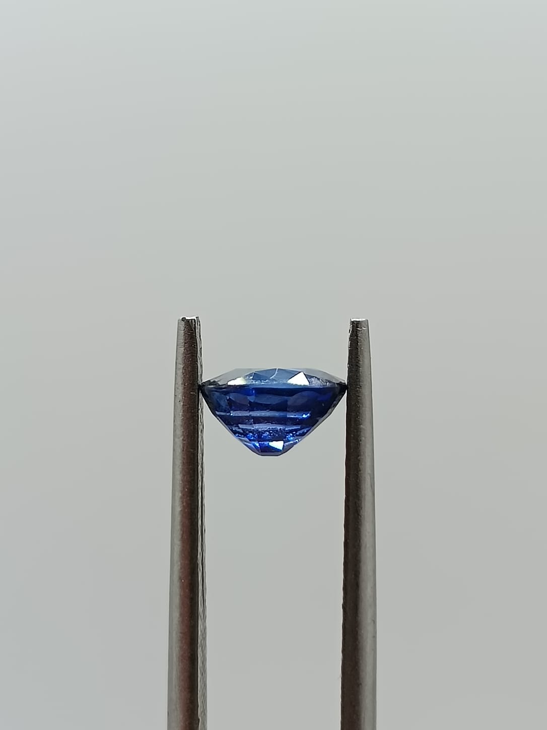 Zafiro ovalado de 1.02ct
