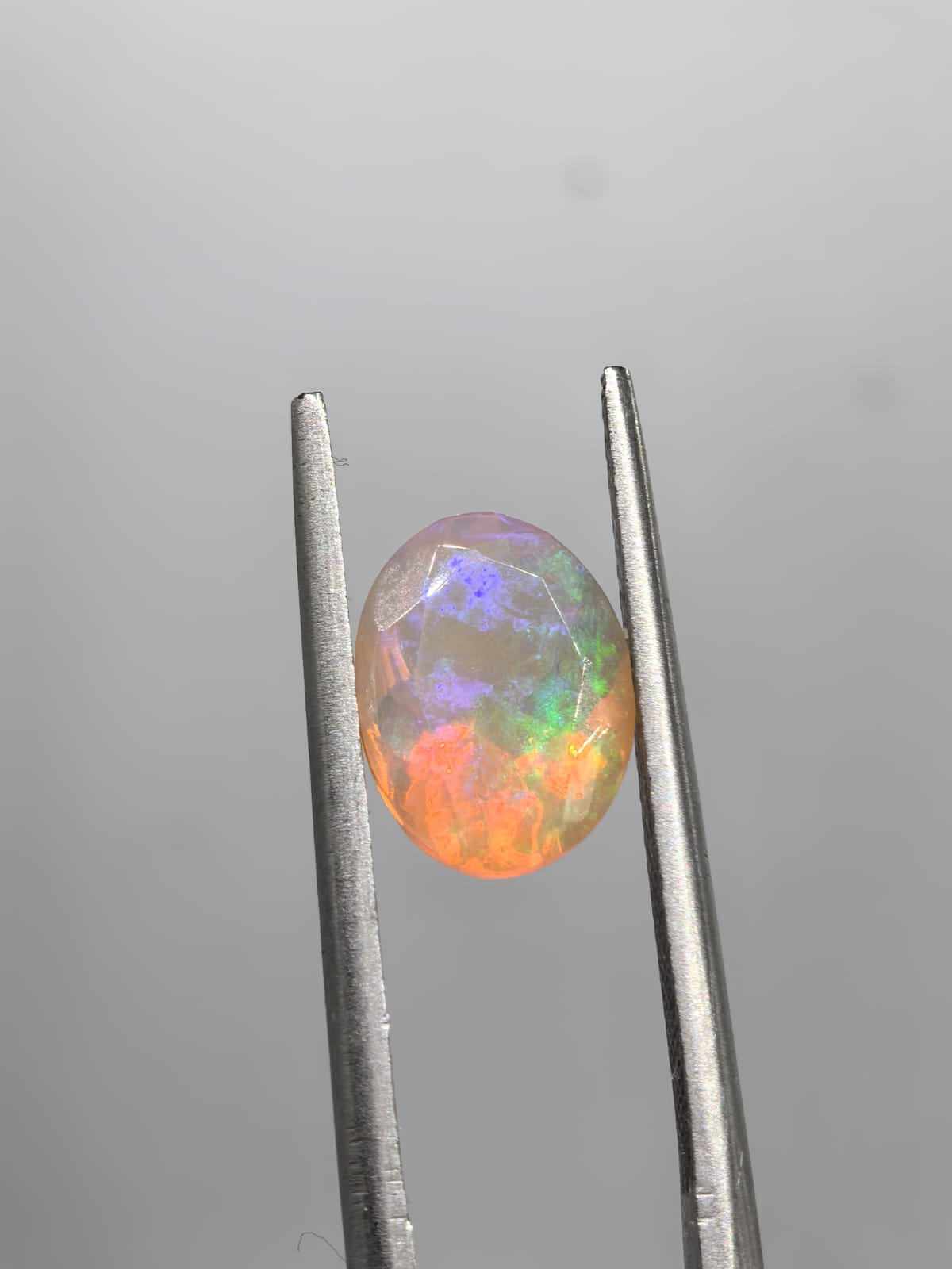 Ópalo ovalado de 1.37ct
