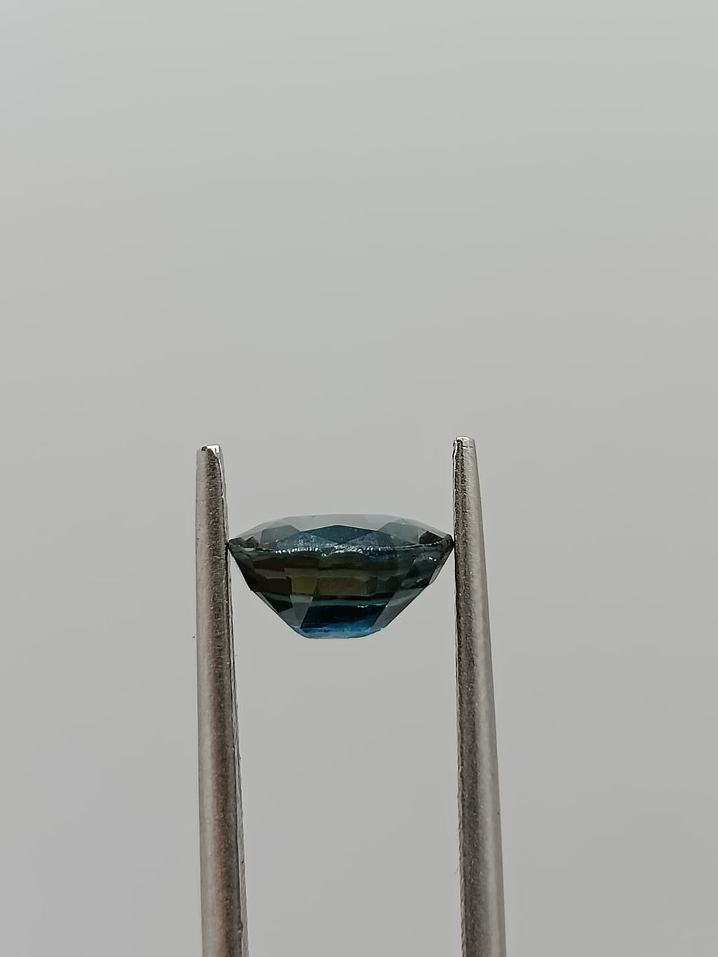 Zafiro ovalado de 1.81ct