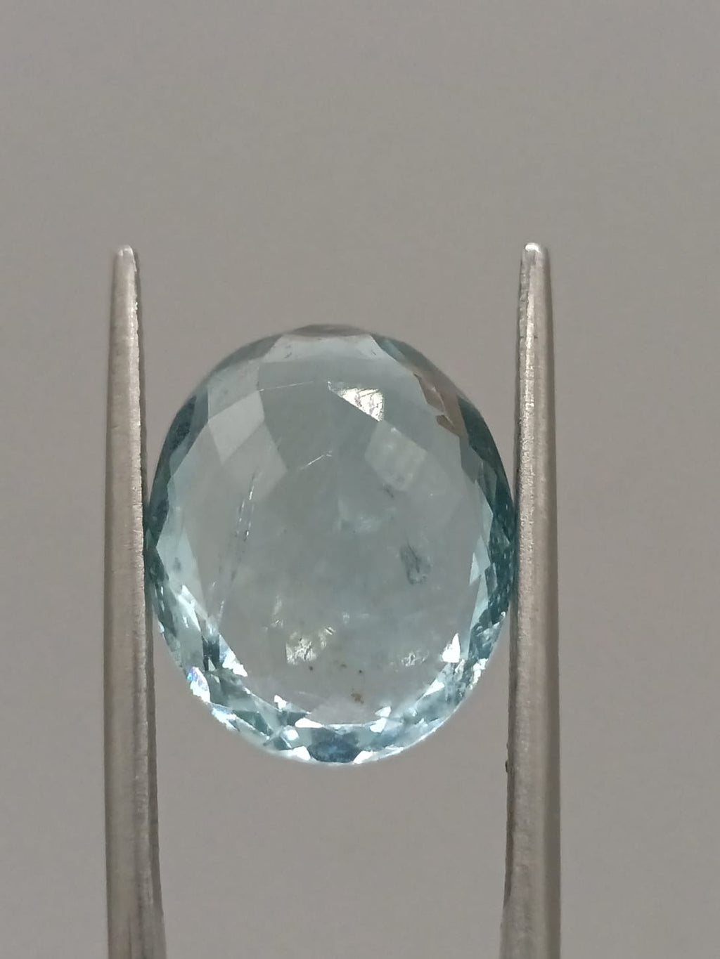 Aguamarina ovalada de 6.82ct