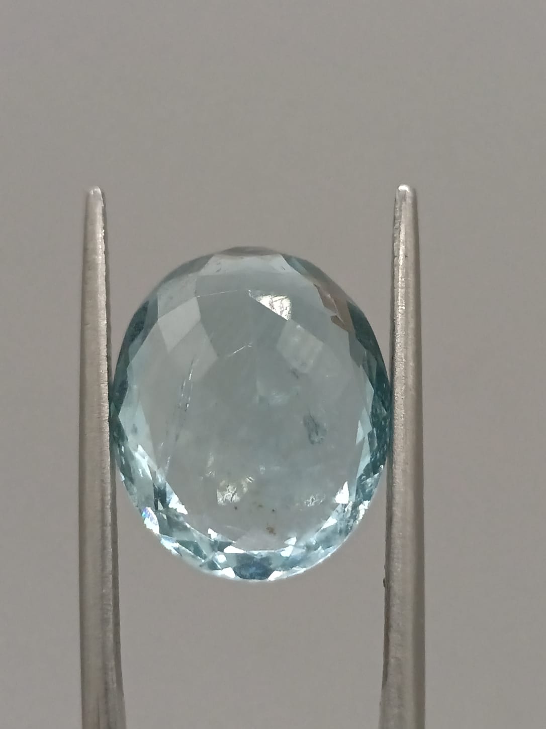 Aguamarina ovalada de 6.82ct