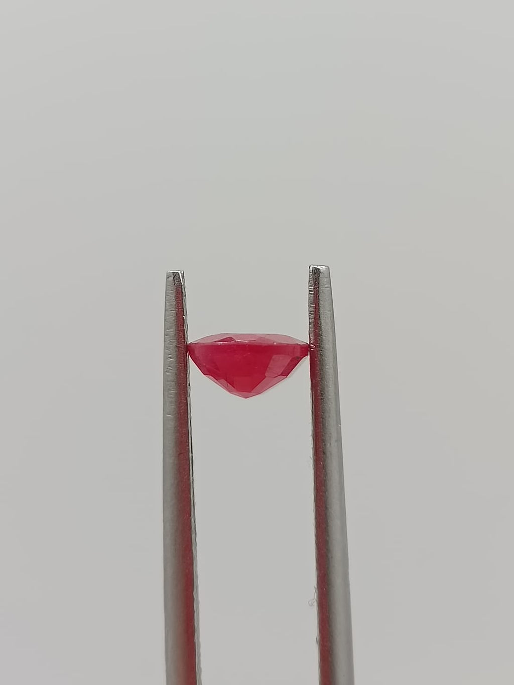 Rubí ovalado de 0.99ct
