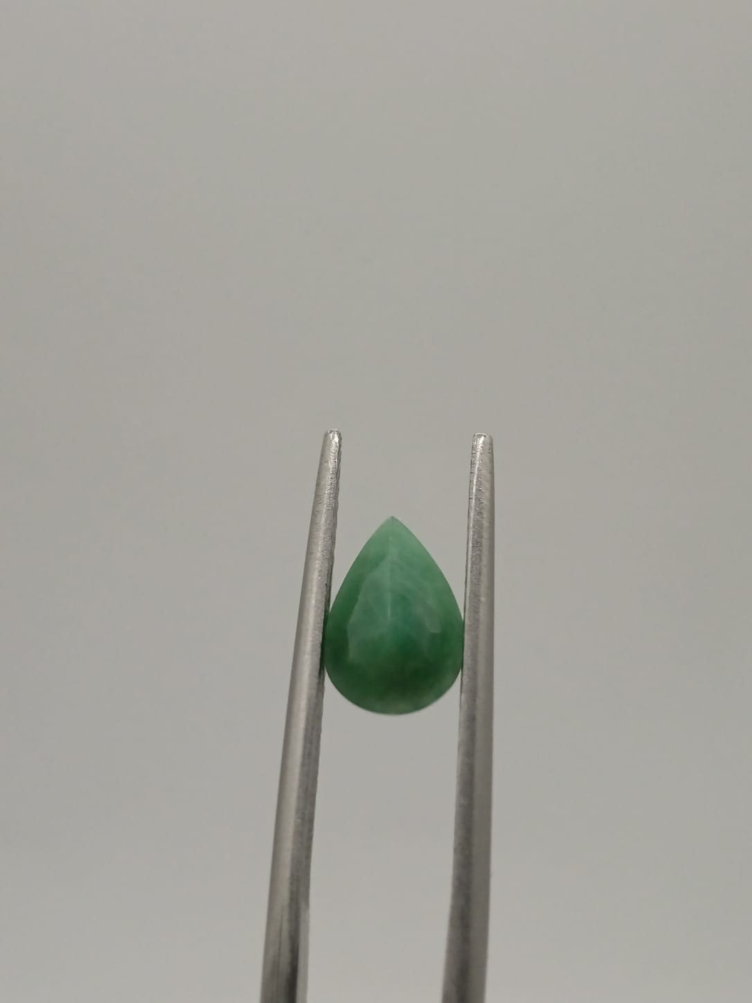 Esmeralda brasileña forma de gota 1.16ct