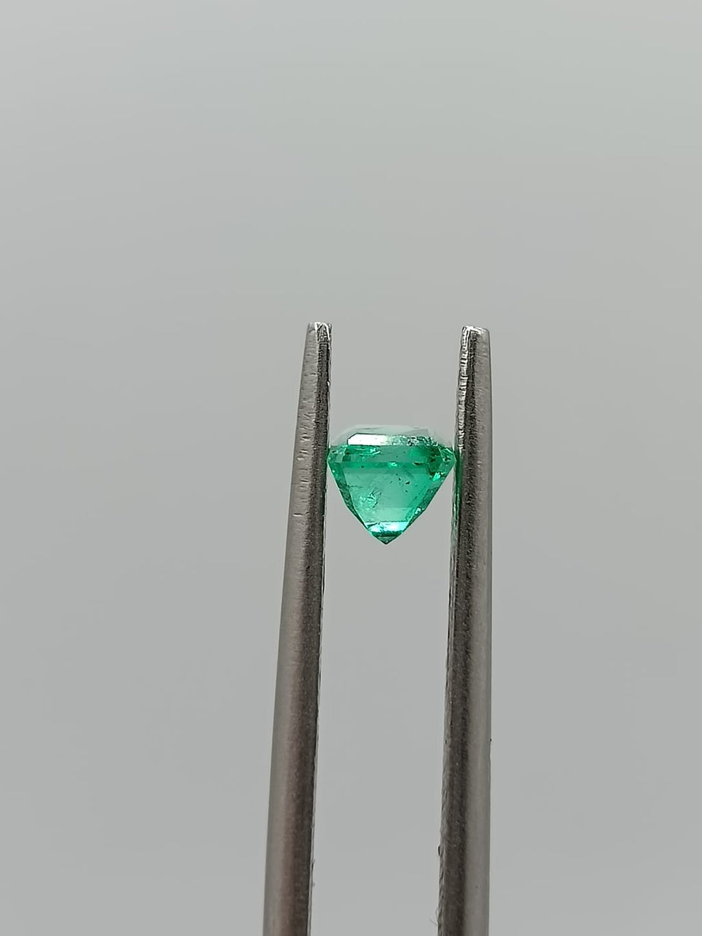 Esmeralda colombiana cuadrada de 0.45ct